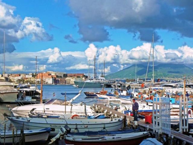 Resort Neapel: Strände an der Küste, das Meer und zugehörige Unterhaltung Resorts in der Nähe von Neapel